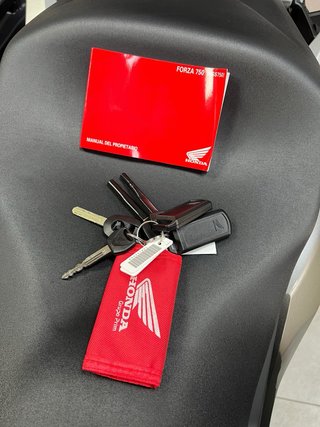 Honda Forza 750