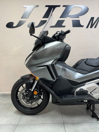Honda Forza 750