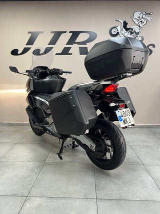 Honda Forza 750
