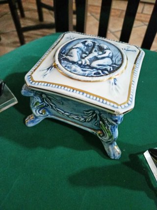Joyero Cerámica Capodimonte y Figuras