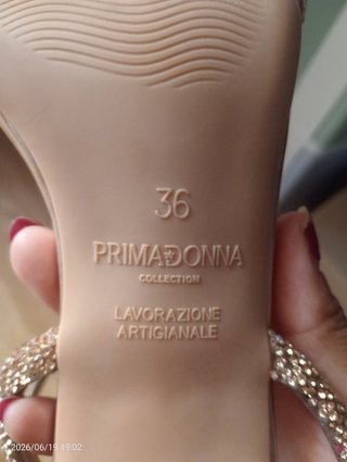 Sandalias doradas Primadonna con pedrería