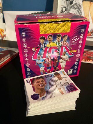 Lote por 20€ de 125 Cromos LaLiga 2025-2026 .