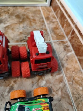 Lote 5 Coches estilo Monster Truck