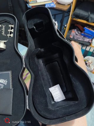 Estuche Jack Daniel's forma de guitarra