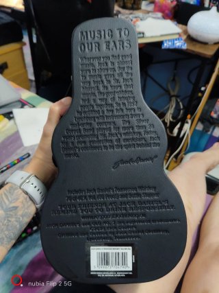 Estuche Jack Daniel's forma de guitarra