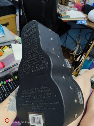 Estuche Jack Daniel's forma de guitarra