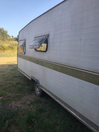 Caravana para restaurar