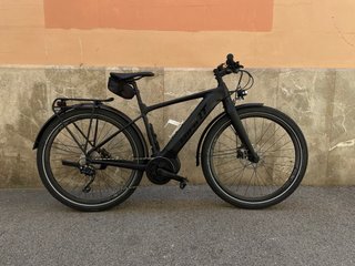 Bicicleta Eléctrica Giant Negra