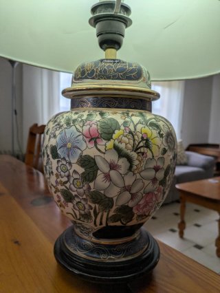 Lámpara de cerámica floral