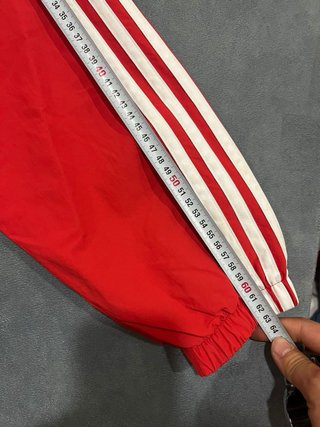Chaqueta deportiva Adidas roja y azul