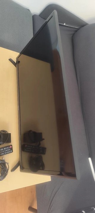 Samsung 32 TV - No Smart TV