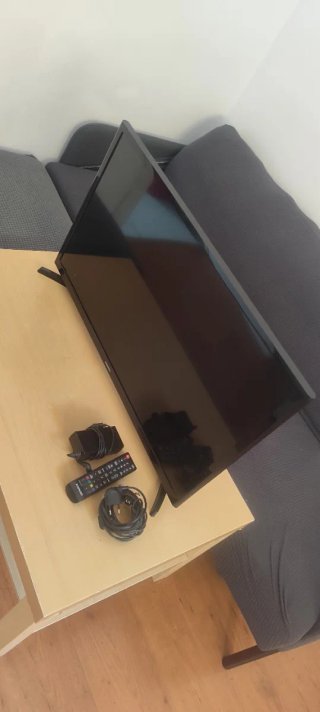 Samsung 32 TV - No Smart TV