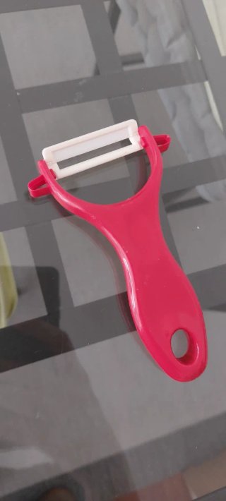 Pelador de cocina rojo y blanco
