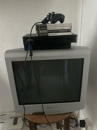TV Sony Trinitron y PS2 con 4 juegos