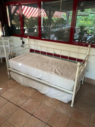 Cama Diván Forja Metal con 2 Colchones Beige