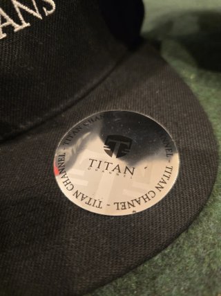 2 Gorras War Of Titans Bordadas Negras