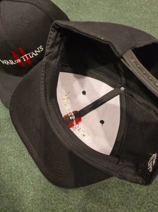 2 Gorras War Of Titans Bordadas Negras