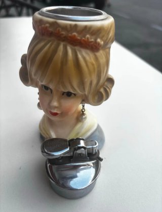 Oferta!!Encendedor Vintage Figura Mujer Años 50-60