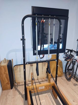 Pilates Reformer Madera y Negro