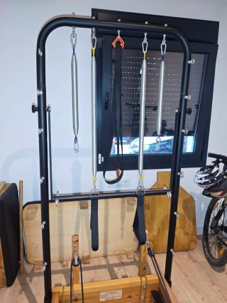 Pilates Reformer Madera y Negro