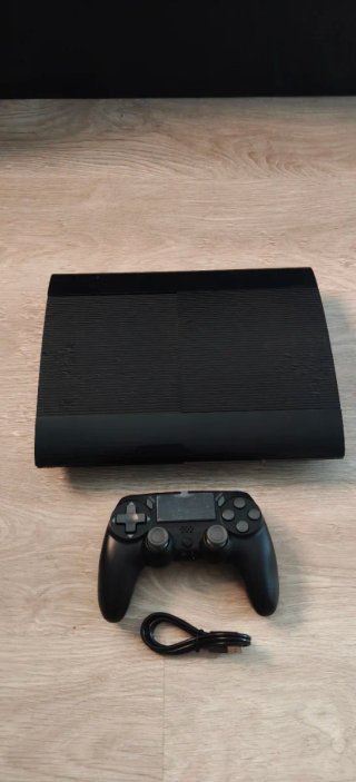 PlayStation 3 Negra + Mando + 500 Juegos