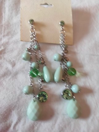 Lote 2 pares pendientes largos verdes y blancos