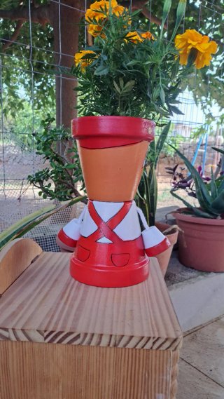 Vasi in terracotta dipinti a mano