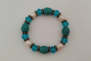 Pulsera elástica boho turquesa, cristal y perlas