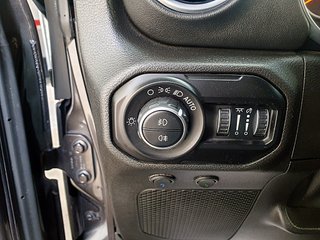 Jeep Wrangler 2.0i, 272cv, FULL......