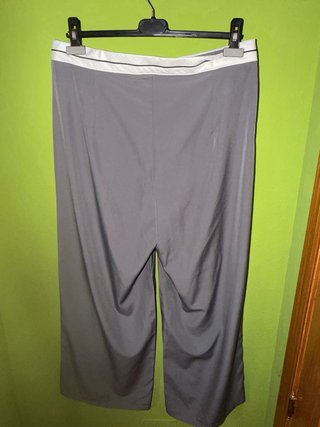 Pantalón gris ancho