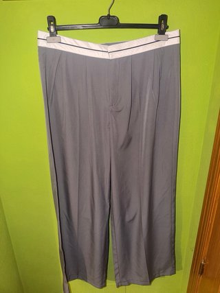 Pantalón gris ancho