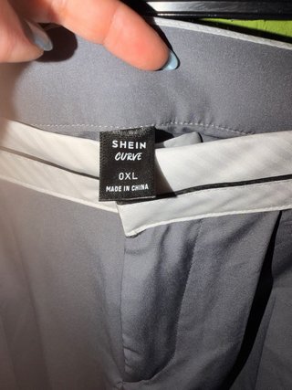 Pantalón gris ancho