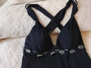 Vestido largo negro con pedrería abierto espalda