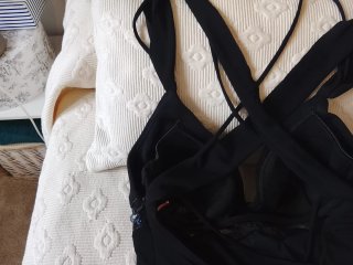 Vestido largo negro con pedrería abierto espalda