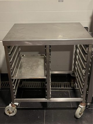 Carro/mesa para 22 bandejas