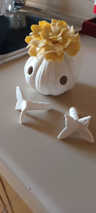 Profumatore ceramica bianco fiore giallo