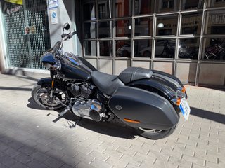 Harley Davidson Sport Glide Negra