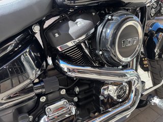 Harley Davidson Sport Glide Negra