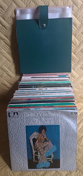 LOTE DE 100 VINILOS SINGLES Y EP