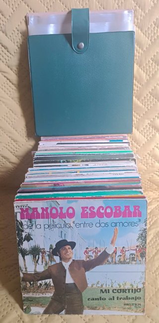 LOTE DE 100 VINILOS SINGLES Y EP
