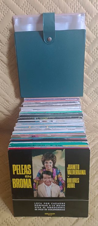LOTE DE 100 VINILOS SINGLES Y EP
