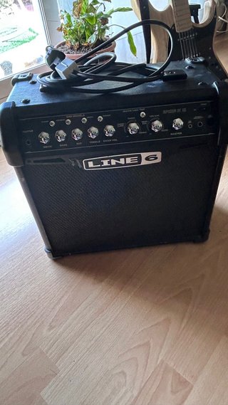 Amplificador Guitarra Line 6 Spider IV 15W