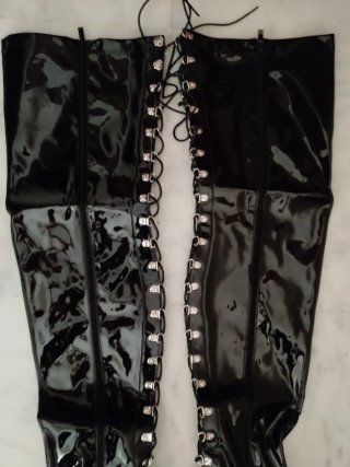Botas altas tacon de charol con cordones talla 46