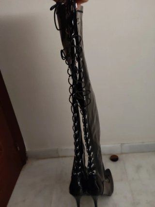 Botas altas tacon de charol con cordones talla 46