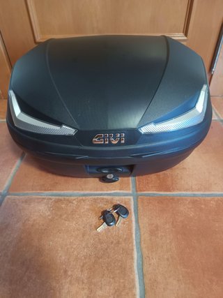 Baúl GIVI 47L Negro