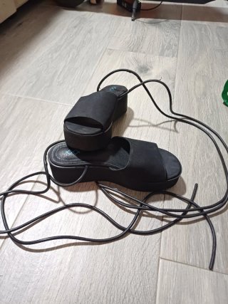 Sandalias ASOS DESIGN negras atadas