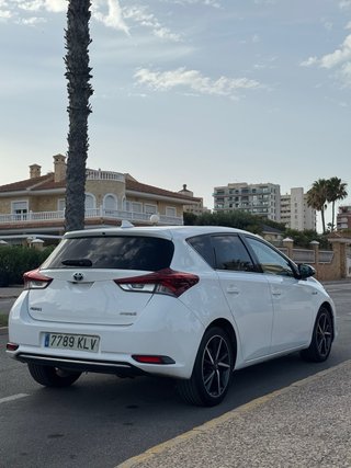Toyota Auris hibrido 2018 132 kms perfecto estado