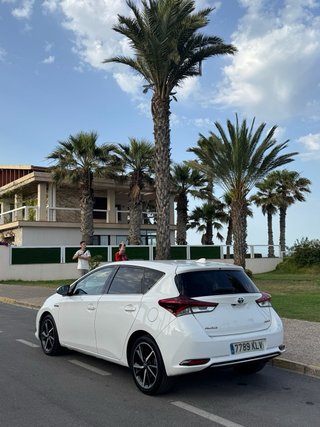 Toyota Auris hibrido 2018 132 kms perfecto estado