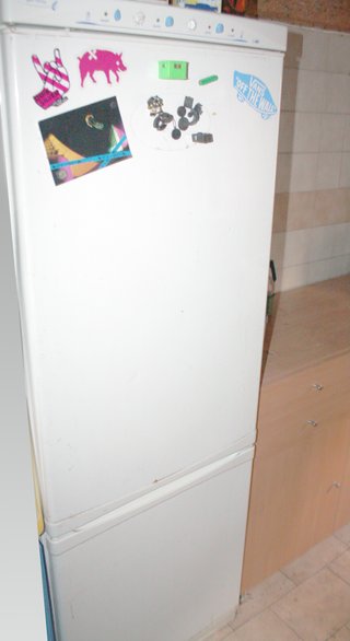 Frigorífico blanco con congelador