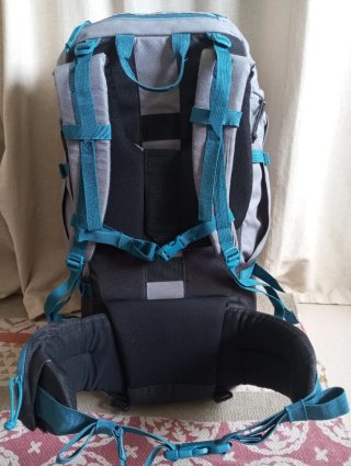 Mochila senderismo 50L  Quechua gris y turquesa